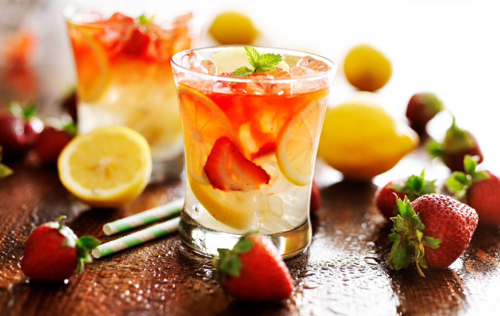 panorama photo of strawberry lemonade